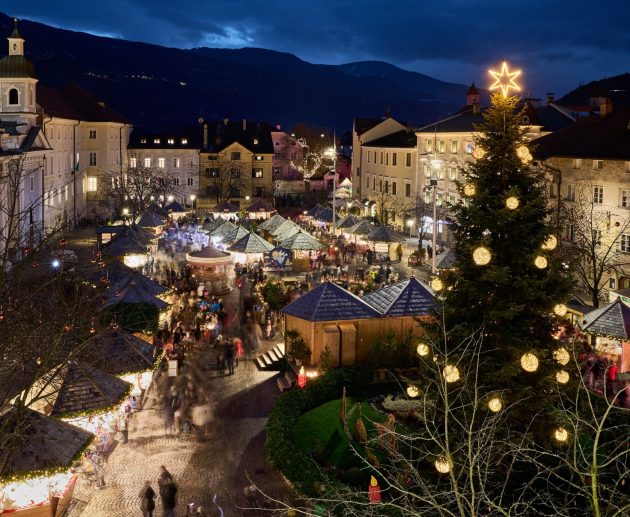 L’AKI Family Resort PLOSE attende tutta la famiglia per trascorrere un Natale da film tra le incantevoli montagne innevate della Plose e la magica atmosfera natalizia di Bressanone. 