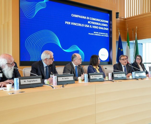 Palazzo Lombardia incontro cyberbullismo PH Press