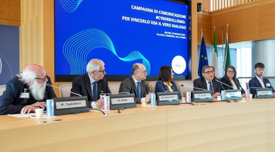 Palazzo Lombardia incontro cyberbullismo PH Press