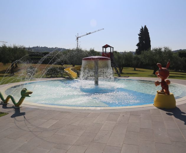 Piscina Esterna Bimbi ph Press