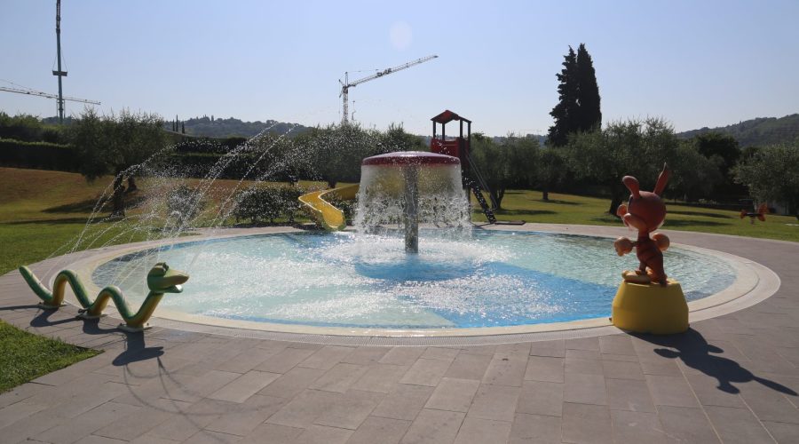 Piscina Esterna Bimbi ph Press