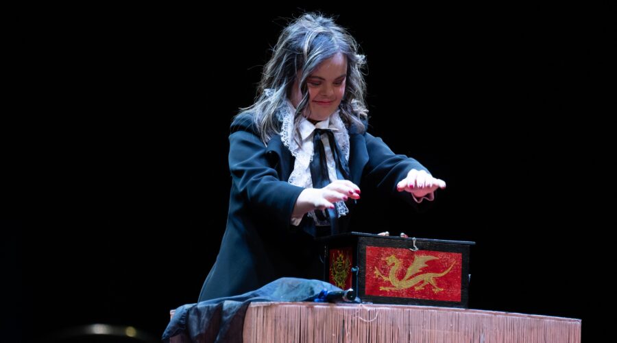 Magica Gilly ph press