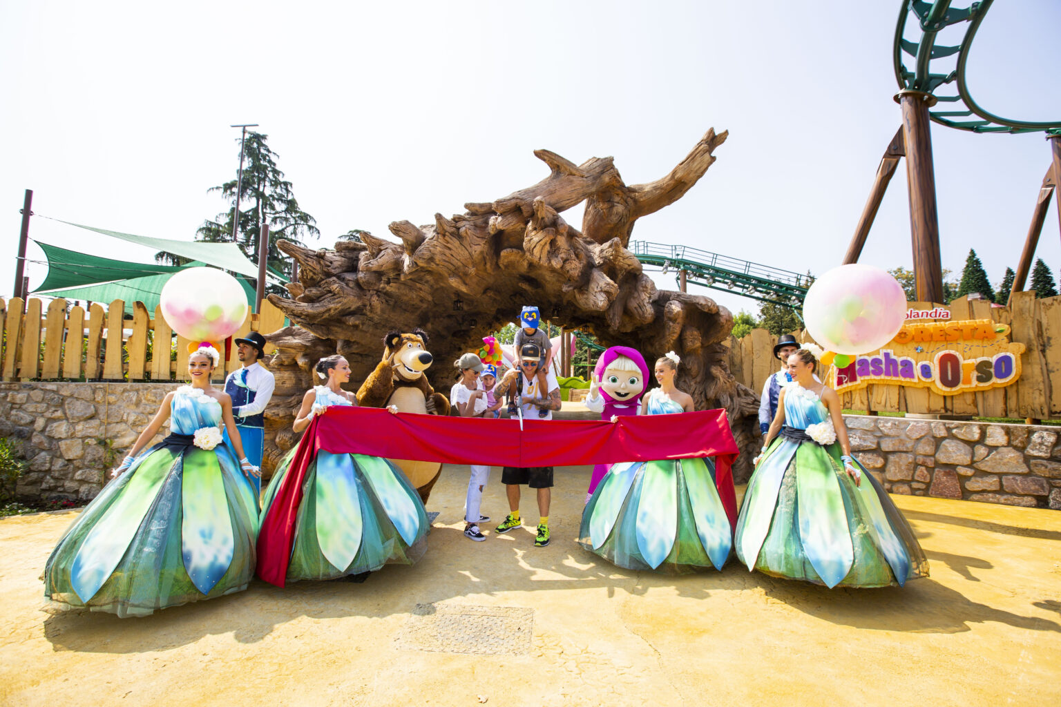 Francesco Facchinetti inaugura la Foresta di Masha e Orso