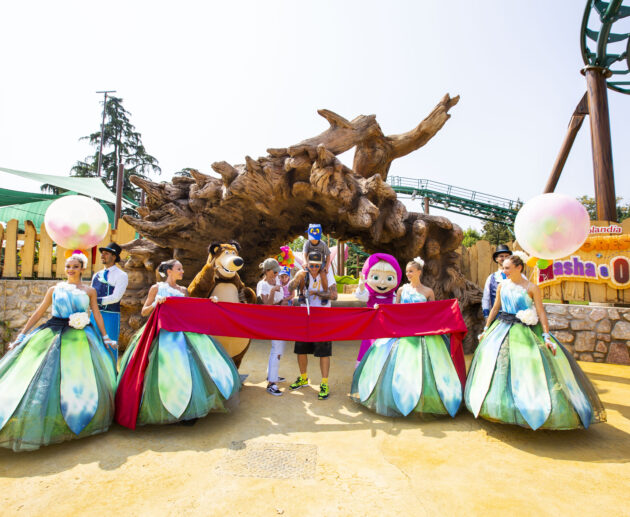 Francesco Facchinetti inaugura la Foresta di Masha e Orso