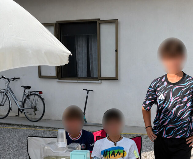 Ragazzi banchetto limonata ph X