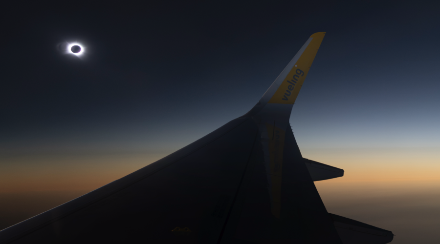 Vueling eclissi solare ph Press