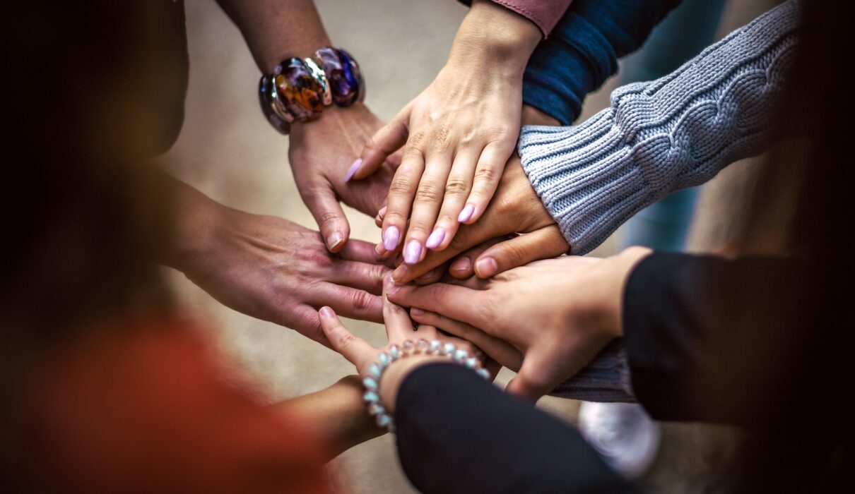 Solidarietà - Un dolcetto per un povero ph Pixabay
