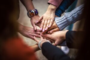 Solidarietà - Un dolcetto per un povero ph Pixabay