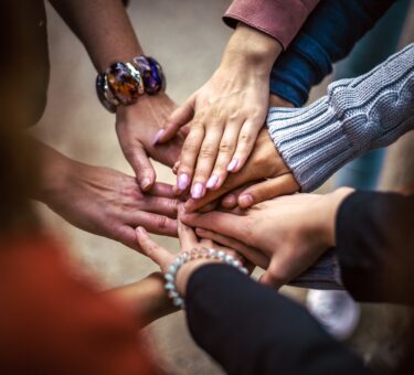 Solidarietà - Un dolcetto per un povero ph Pixabay