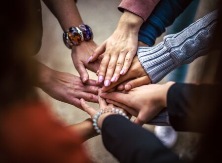 Solidarietà - Un dolcetto per un povero ph Pixabay