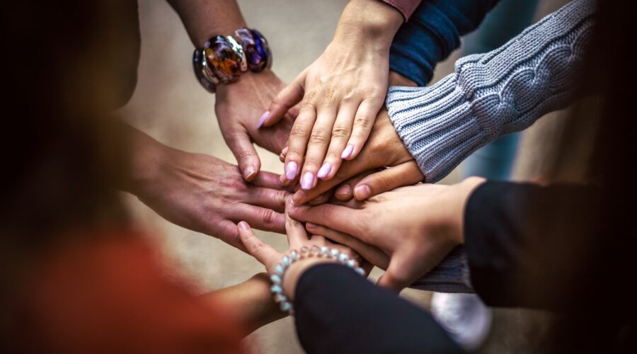 Solidarietà - Un dolcetto per un povero ph Pixabay
